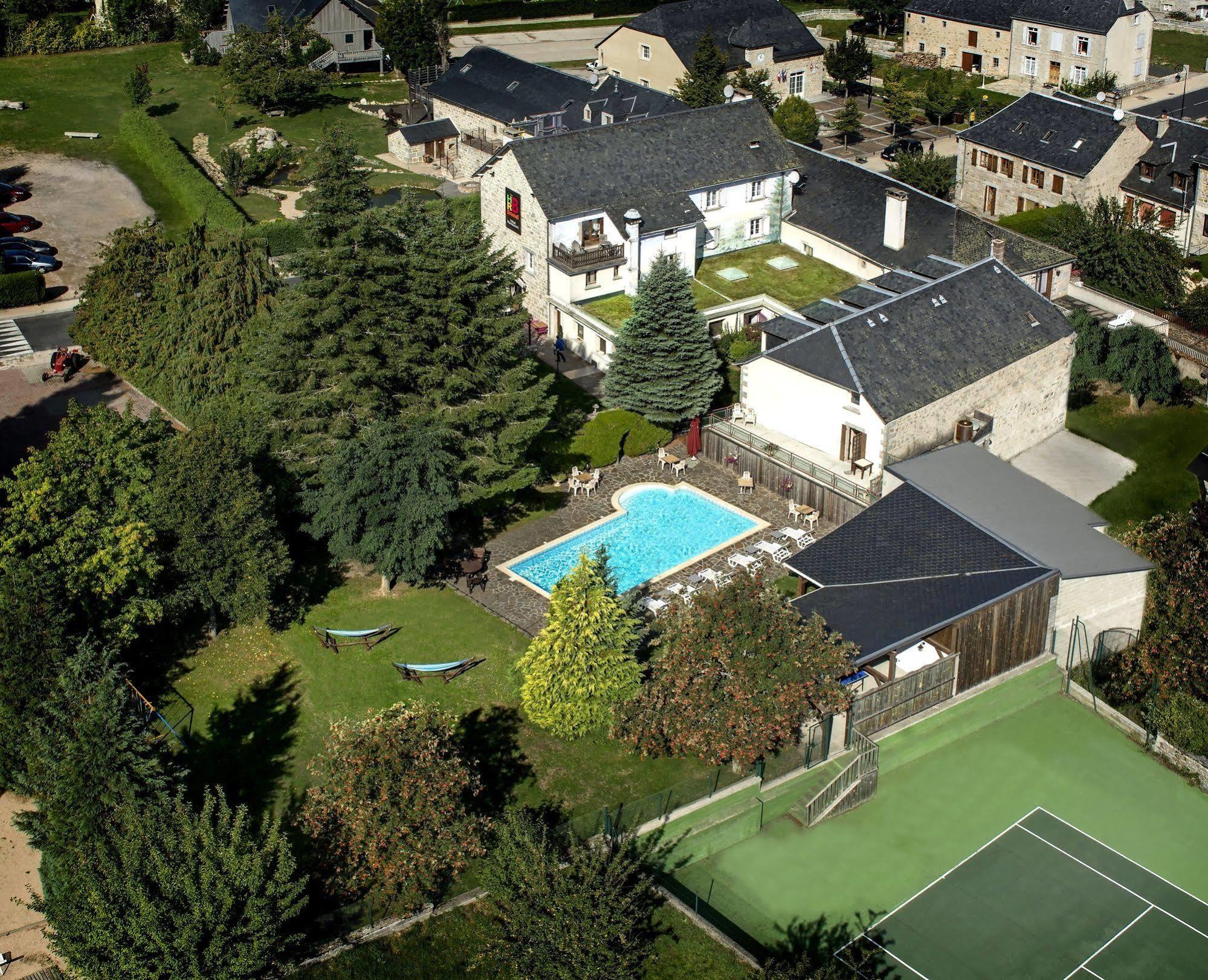 Hotel Le Rocher Blanc Albaret-Sainte-Marie Exterior foto